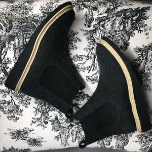 Never worn Universal Thread winter boot size 8.5